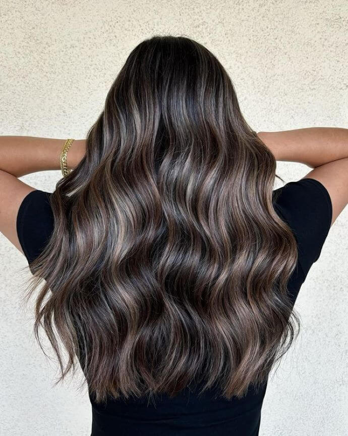 Expensive Brunette hair, image by @baddie.beautyy on Instagram
