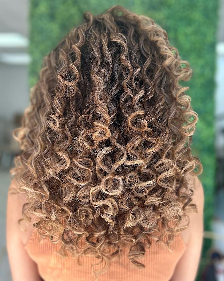 Balayage Bliss, image by @hairstylingbypao on Instagram