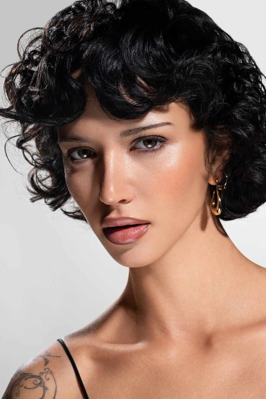 Volume Vibrance Hair Care Model